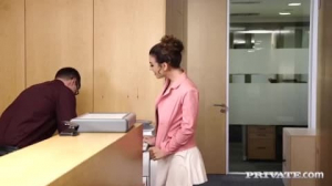 Sasha Grey seduciendo a un negro en su oficina – Secretarias XXX