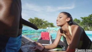 En un porno de drtuber video gozamos con una masajista negra