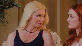 Serena Siren y Scarlet Skies nos regalan un porno de lesbianas