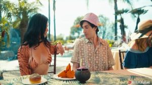 Scarlett Alexis termina mamando un pito en un almuerzo de eporner xxx