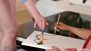 Sexo en trio porno durante la clase de pintura artística