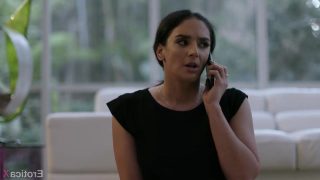 Frente a la chimenea se folla a una Milf morena de xxx brazzers