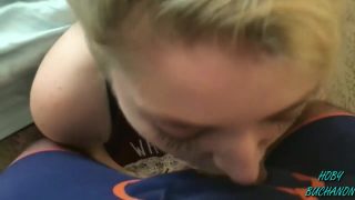 Poniendo a mamar a virgenes en video porno muy calientes
