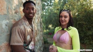 Catherine Knight quiere gozar follando en hd con este negro