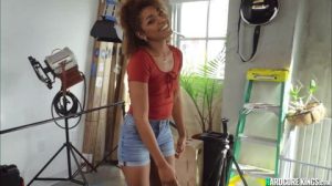 La negrita graba sus primeros videos de sexo en este estudio