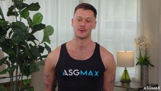Un trío de gays que se acaban de conocer en un porno gay latino