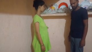 Una pareja en casa imitando el porno colombiano hd para follarse