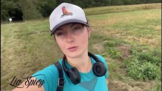 Lia Spicy está haciendo un porno gratis toroporno en el campo